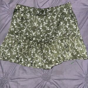 Forever21 green with white floral print mini skirt with shorts underneath small